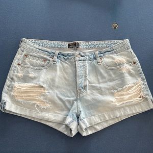 ABERCROMBIE & FITCH DENIM SHORTS